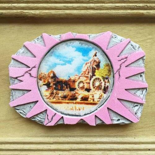 QIQIPP Creative Tourism Memorial Gifts in Madrid, Spain Magnetic sticker refrigerator paste Sibeles Square hand-in-hand gift