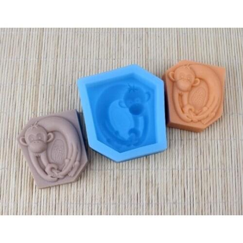 New Product!!1pcs Embracing Monkey (R1849) Silicone Handmade Soap Mold Crafts DIY Mould