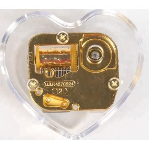 The transparent heart-shaped music box has a beautiful appearance and can be used to hold batteries for family and friends