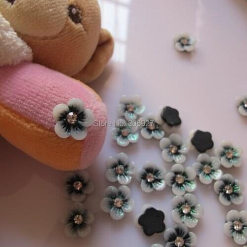 RF10-8 30pcs Cute Black Flower with Rhinestone Shape Nail Resin Decoration Outlooking