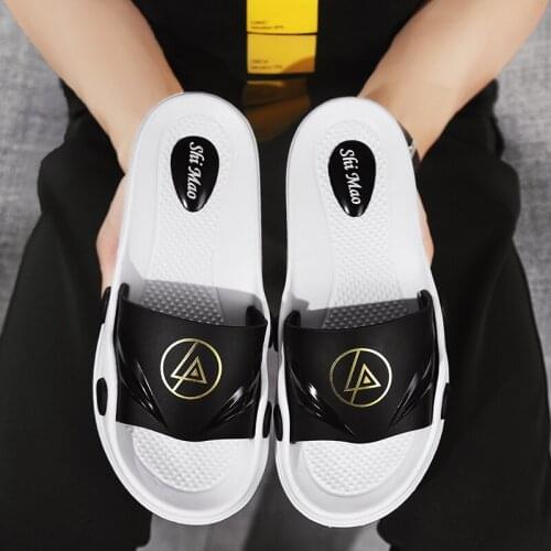 New Ins Hot Sale Men Slippers Summer Shoes For Man 2021 Breathable Comfortable Men Slippers Luxury Big Size Male Sandals