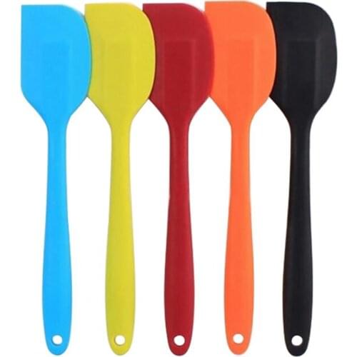 1pc Cream Spatula Multi-purpose Ergonomic Random Color Cake Scraper with Eyelet