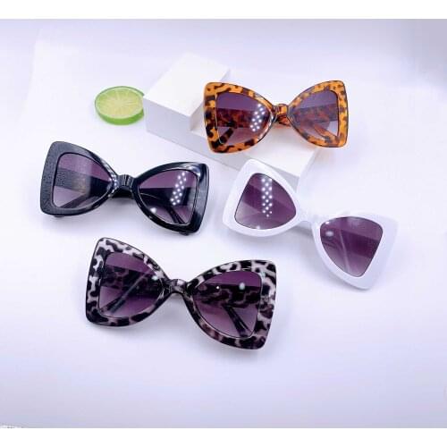 Fashion New childrens PC frame personality glasses children Butterfly Pearl trend Sunglasses Boys and girls Sunglasses