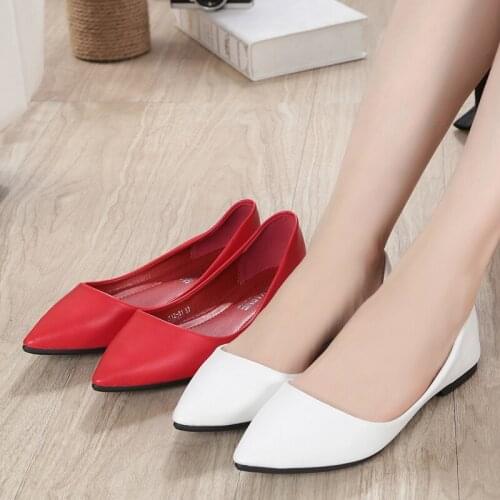 Summertime pointy flats, soft bottom, shallow flats, formal dress, single shoes, ladies all match, size 41, plussize red flats