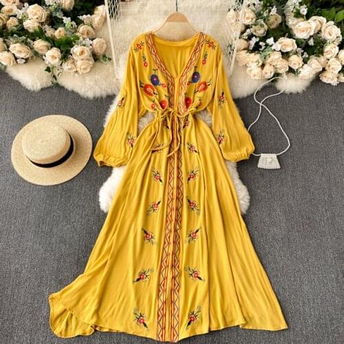Bohemian Vestidos Embroidered Flower Lantern Sleeves V-neck Loose and Thin Waist Cotton and Linen Midi Dress GK105