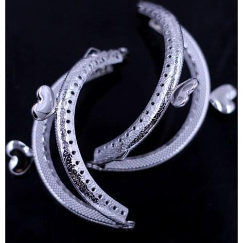 Silver Tone 8.5CM Arch Metal Purse Frames Kiss Clasps Women Clutchs Buckle Heart Head Sewing Holes DIY Handbag Handles Hardware