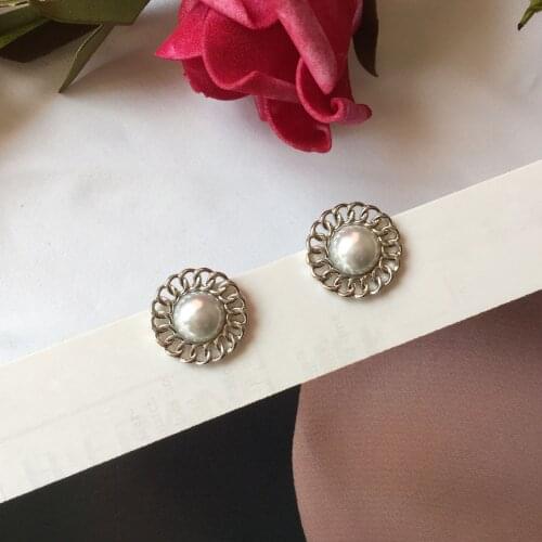 Flower Earrings Silver Cute Earrings Pearl Hollow Minimalist 2021 Metal Stud Earrings Women Girl Mujer Fashion Pendientes Brinco