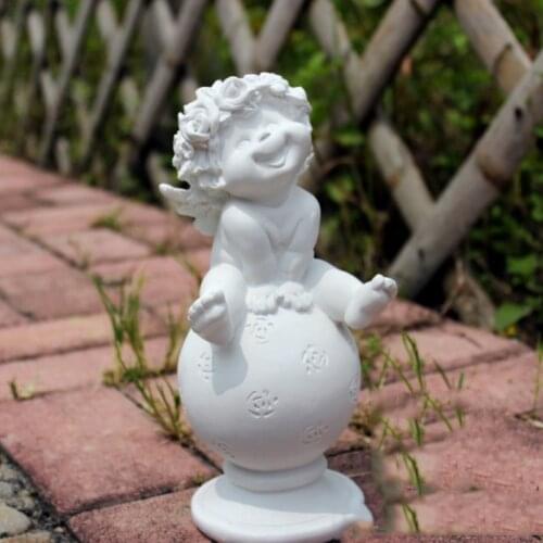 European Sitting Ball Angel Resin Crafts Outdoor Courtyard Garden Furnishing Decoration Home Bookcase Table Sculpture Ornaments