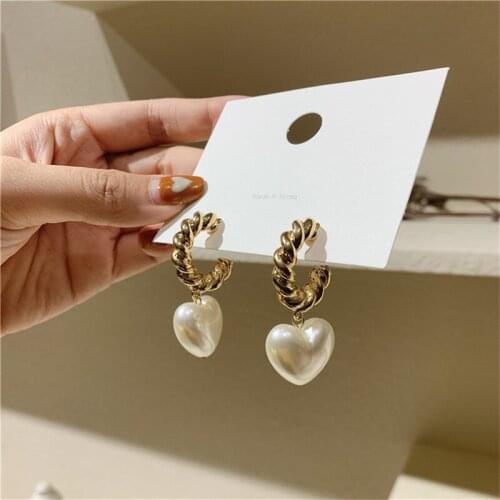 Metal Baroque Pearls Heart-shaped Earrings Retro Fashion Joker Temperament Stud Earrings Girl Women Jewelry Gift Accessories