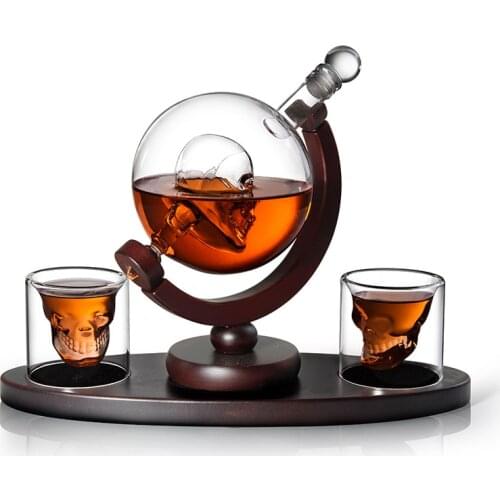 Creative Skull Glass Whiskey Decanter Set 80ml Skull Mug and 850ml Skull Vodka Globe Decanter with Wood Stand Home Bar Kit Gift