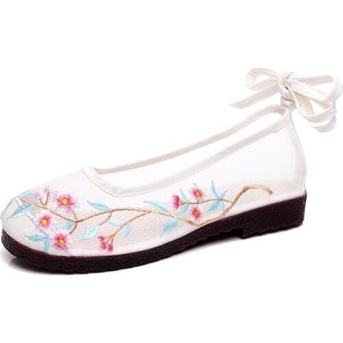 2020 Womens Hanbok Hanfu Shoes New National Style Embroidered Sandals Dance Shoes Breathable Mesh Embroidered Shoes Single Shoes