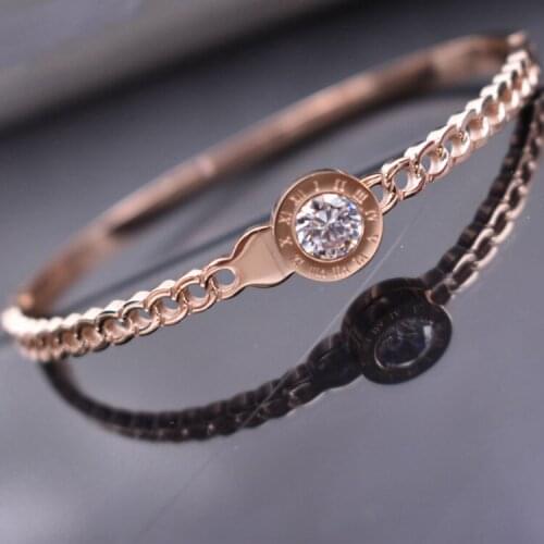 MIARA.L Rigid Bracelets