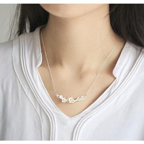 Trendy 925 Sterling Silver Necklace Female Lady Jewelry Cute Gold Flower Pendant Necklace Girls Bride Wedding Accessories Lady