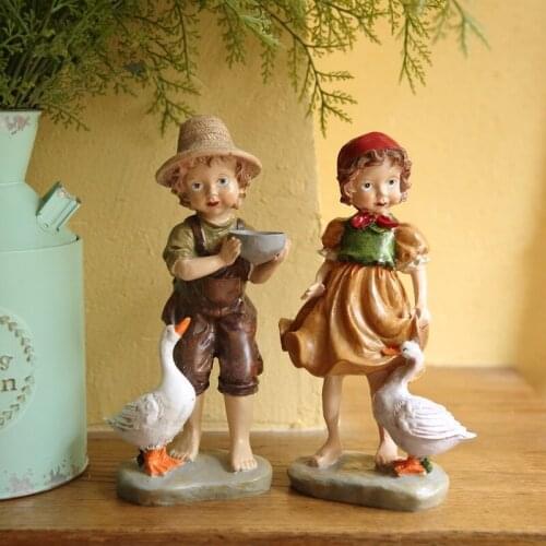 2 Pieces/set)Resin Country Couple European pastoral Oil Painting Style Series Garden Home Decoration