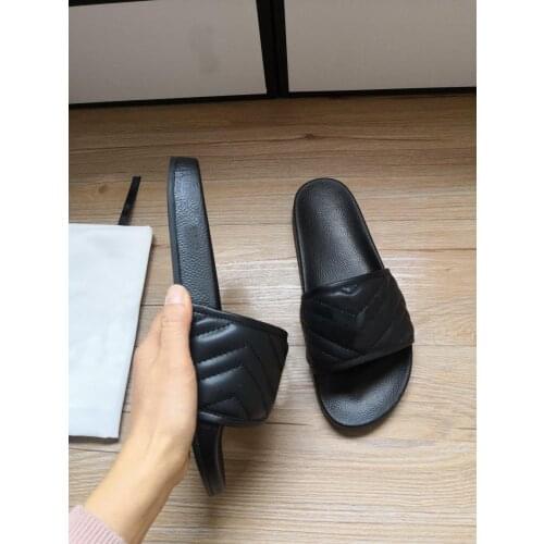 2021 new slippers go out in summer FLAT SANDALS BEACH antiskid women sandals bathroom soft bottomed mens slippers 35-46