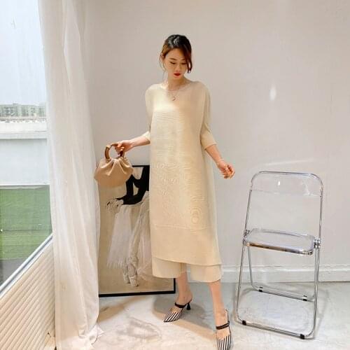 Dress Suit Women Summer 2021 New Solid Color Stretch Loose Miyake Pleated Two Piece Set Round Neck Dress + Wide Leg Trousers