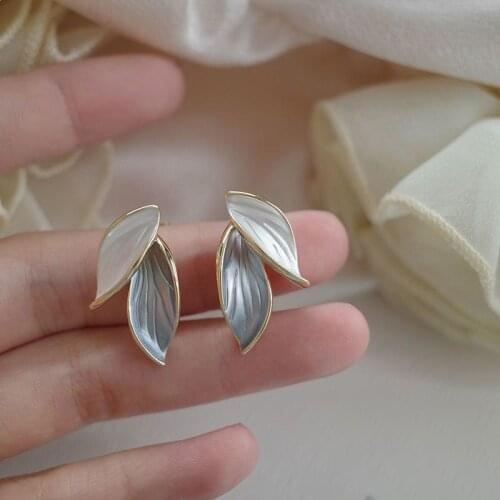 2021 New Arrival Of Modern Metal Summer Lovely Sweet Grey Leaf Pendant Earring For Womens FashionAble Metal Jewelry