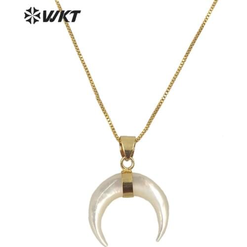 WT-JN147 Wholesale Hot flash bright Natural Mother of Pearl crescent Horn necklace 18K Real gold plated bezel tiny horn charm