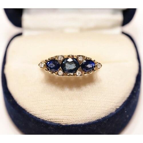 ANTIQUE STYLE NEW MADE NATURAL SAPPHIRE AND DIAMOND DECORATED 14K GOLD RING