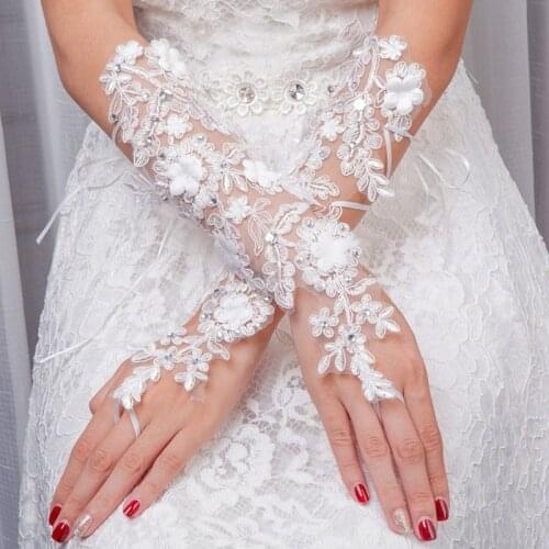 2020 New Bride Embroidery Lace Wedding Gloves Glitter Rhinestone Thin Sunscreen Mittens