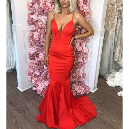 Womens Vintage Long Mermaid Red Prom Dresses Criss Cross Back Robe De Soiree Floor Length Satin V-Neck Formal Party Gown