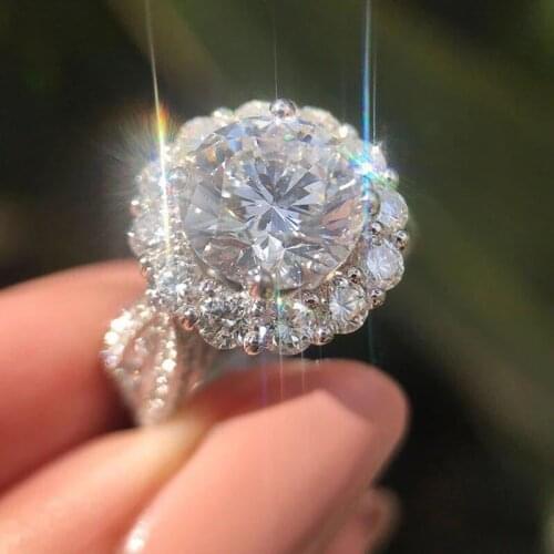 Huitan Fashion Women Finger Rings for Party Chic Design Accessories Inlaid Dazzling Cubic Zirconia Versatile Statement Jewelry