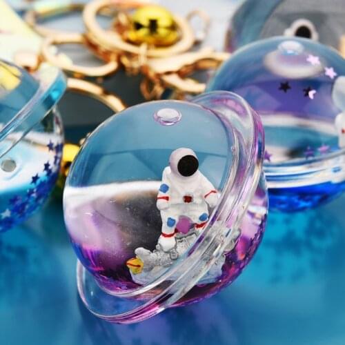 Creative Oil Floating Astronaut Doll Keychain Cartoon Planet Astronaut Liquid Quicksand Key Ring for Boy Friends Keyfob Gifts