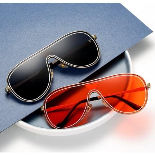 Flat Top Oversized Women Sunglasses Retro Shield Shape Luxy Brand Design Men Big Frame Rivet Shades Sunglasses UV400 Eyewear