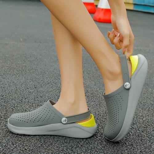 2021 New Fashion Sandals Men Clogs Slippers Soft Bottom Beach Sandals Men Clog Sandals Comfortable Breathable Ankle-Wrap EVA A8