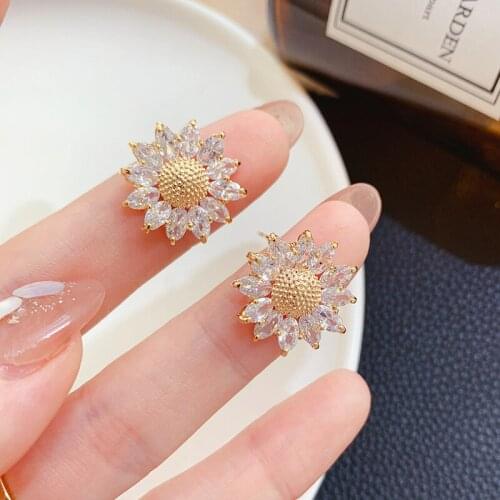 New design fashion jewelry exquisite copper inlaid zircon flowers sunflower earrings elegant female shiny earrings