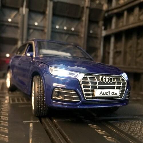 Diecast 1:32 Alloy Model Car New Audi Q5 SUV Miniature Metal Vehicle Collected Gift for Children Birthday Play Christmas Hottoys
