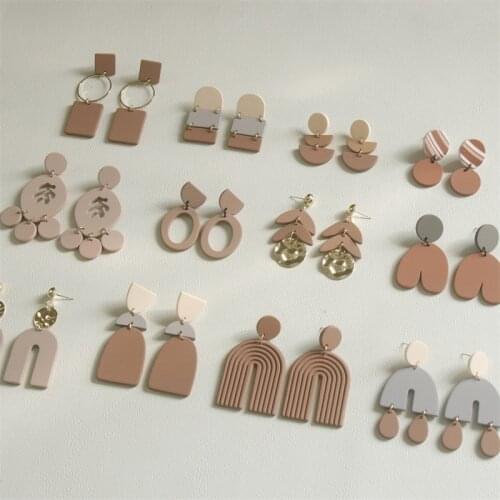 AOMU Fashion Geometric Hollow Acrylic Drop Earrings for Women Brown Caramel Color Dangle Earrings Korea Jewelry Gift 2021 Autumn