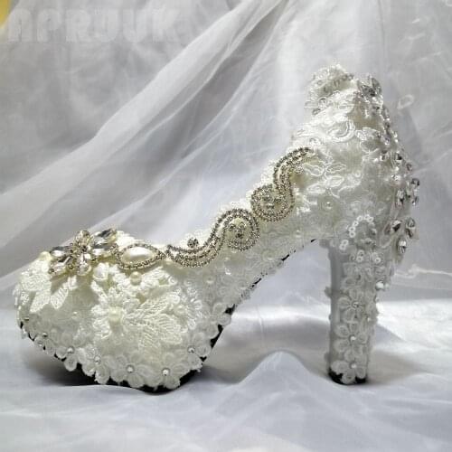 Luxury new arrival 2020 womens lace crystal wedding shoes bride ladies white lace silver crystal with pearls bridal proms pump