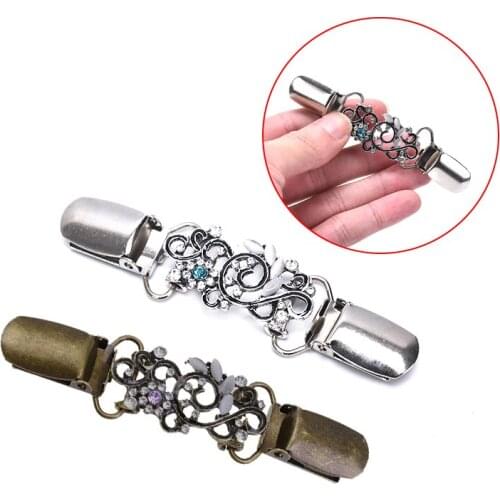 1PC Retro Cardigan Clasps Sweater Blouse Shawl Clips Shirt Collar Flower Pattern Duck Pin Brooches Trendy Jewelry Charm Gift