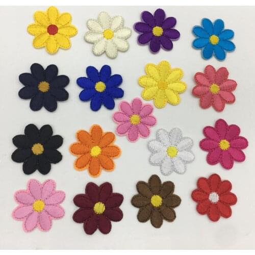 Cartoon Small Daisy Flower Patch Embroidery DIY Badge Sticker Decoration Ironing Clothes Pants Sewing Applique Accessories