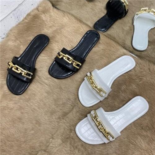 2021 New Metal Chain Open Toe Slippers European and American Fashion All-Match Flat Patent Leather Womens Sandals