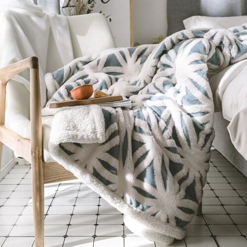 Small blankets are thickened with autumn/winter warm lamb velvet single-person napcaps blanket coral velvet office l