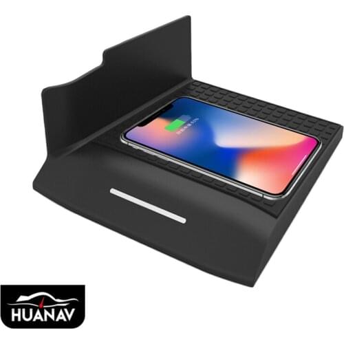 QI Car Wireless Charger For Toyota Prado 2018 Intelligent Infrared Fast Wireless Charging Car Phone Holder For iphone SAMSUNG LG