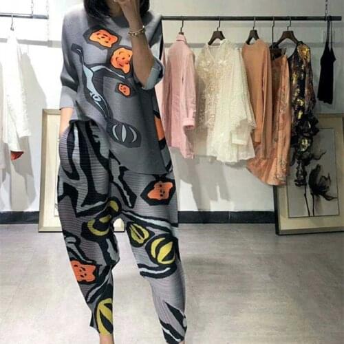 Miyake Suit Womens Summer New Style Folds Fashion Europe Station Radish Tshirt+ Pants Two Pieces Pleats Suit