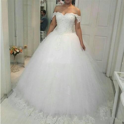 2020 Off Shoulder Ball Gowns Princess Lace Wedding Dresses Sweetheart Appliques Beaded Wedding Gowns Puffy Lace-Up Bride Dress