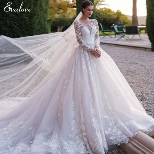 EVALOVE Gorgeous Appliques Long Sleeve Ball Gown Wedding Dress Luxury Beading Scoop Neck Lace Up Customized Princess Bridal Gown