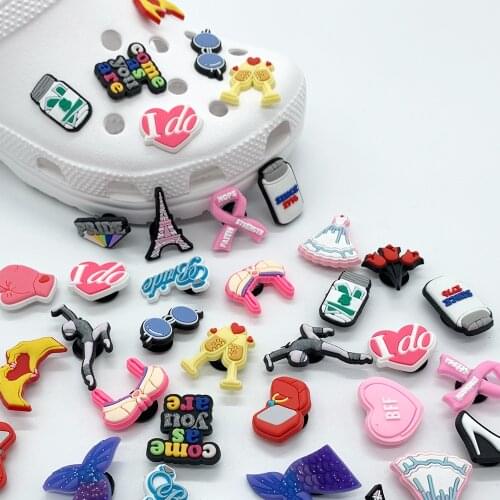 1pc Cute Cartoon Girl Toy Shoe Charms Buckle Croc jibz For Clogs Garden Shoe Sweet love Ornament Accessorie Kid Party X-mas Gift