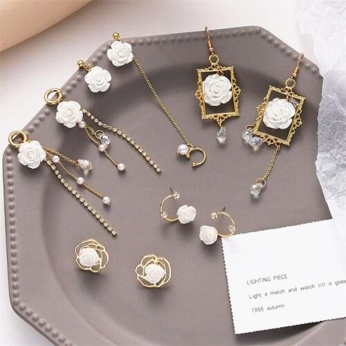 Retro French Style Rose Earrings Women Pierced Earrings Hollow Geometric Vintage Fashion White Color Resin Female Drop Dangler