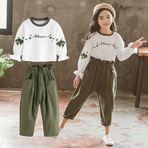 2019 new sweet childrens suit girls spring in the big childrens embroidered waist two sets of childrens clothing