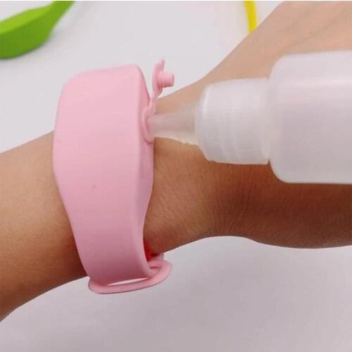2021 Adult Kids Liquid Wristband Hand Dispenser Handwash Gel Whole Sanitizing Silicone Alcohol Dispensing Bracelet Wrist Strap