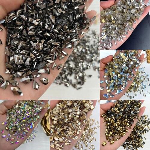 50Pcs/Bag Nail Art Rhinestone 3D Geometric Shaped Glitter Manicure Accessories Nail Glitter Beads 3D Nail Art Decorations