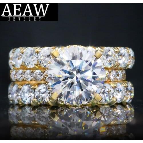 2.0carat 8.0mm DF Color Excellent Cutting Round Moissanite Engagement Ring Set with 3mm Round Moissanite Band 18K Yellow Gold