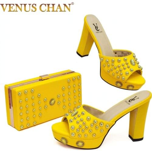 Nigerian 2021 Summer New Arrival Italian Design Hot Selling Flower-Shaped Narrow Band Style yellow Color Women Shoes and Bag Set