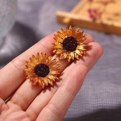 New Gold Metal Daisy Enamel Brooches For Women Girls Plant Flower Sunflower Rhinestone Brooch Coat Scarf Backpack Pins Gifts