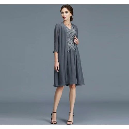 Fashion Gray Two Pieces Lace Mother of the Bride Dresses With Coat V Neck Cap Sleeves Beaded Wedding Party Gowns Knee Length
